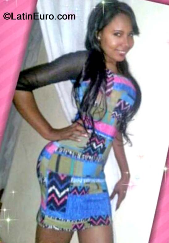 Date this foxy Dominican Republic girl Carol from San Cristobal DO19835