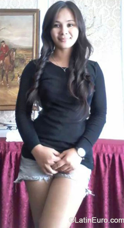 Date this fun Hong Kong girl Winnie from Hong Kong HK11