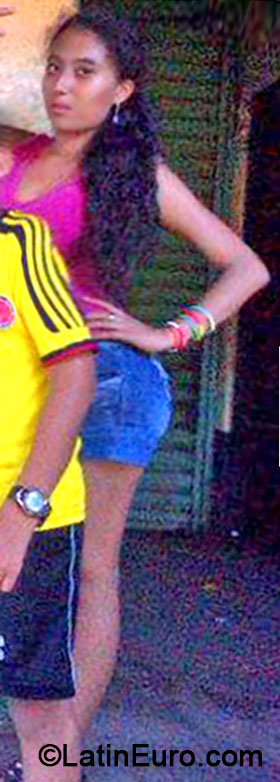 Date this pretty Colombia girl Carolina from Bogota CO15925