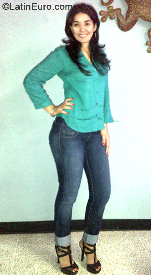Date this foxy Honduras girl Yaneth from San Pedro Sula HN1188