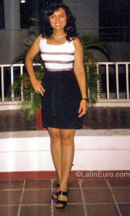 Date this happy Colombia girl Gladys from Cartagena CO15986
