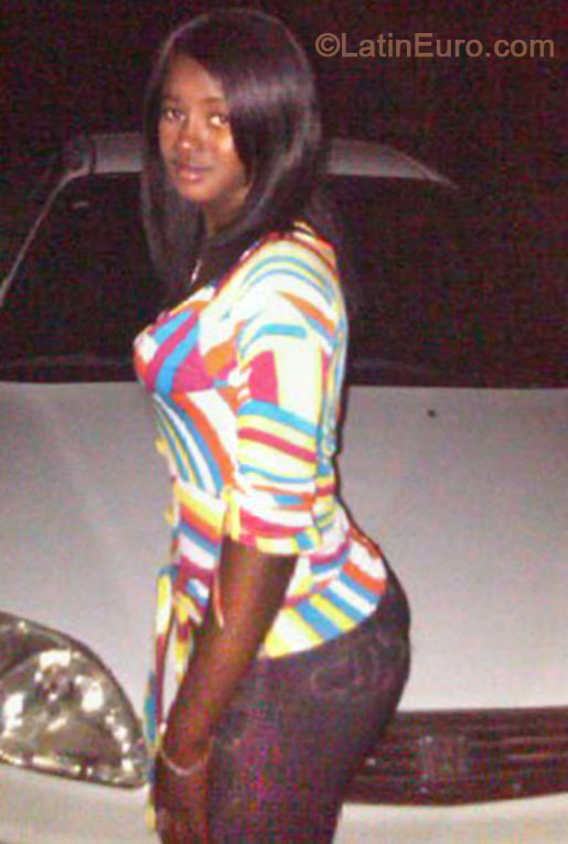 Date this sultry Dominican Republic girl Caroline from San Pedro de Macois DO19943