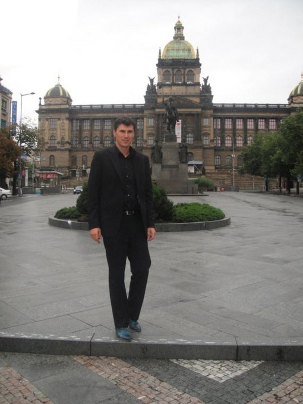 Date this charming United Arab Emirates man Cruz_FakeProfile from Dubai CH124