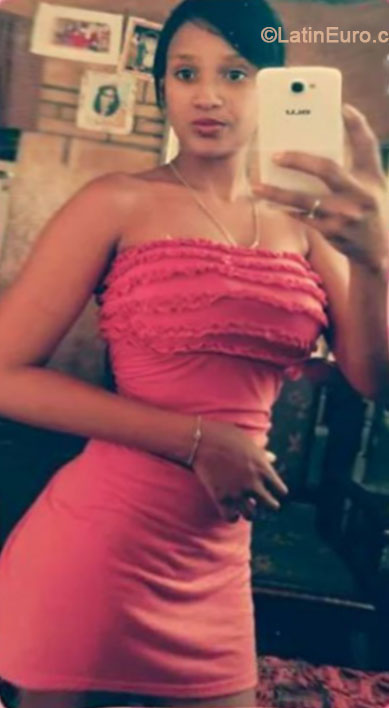 Date this good-looking Dominican Republic girl Melany from Valverde Mao DO19990