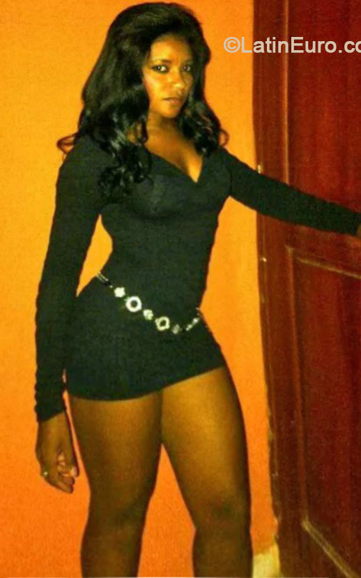 Date this sultry Dominican Republic girl Teresa from Santiago DO20003