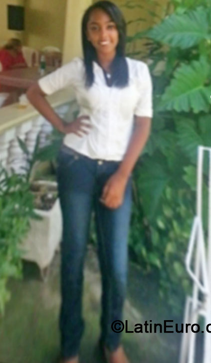 Date this stunning Dominican Republic girl Ana hernandez from Santiago DO23111