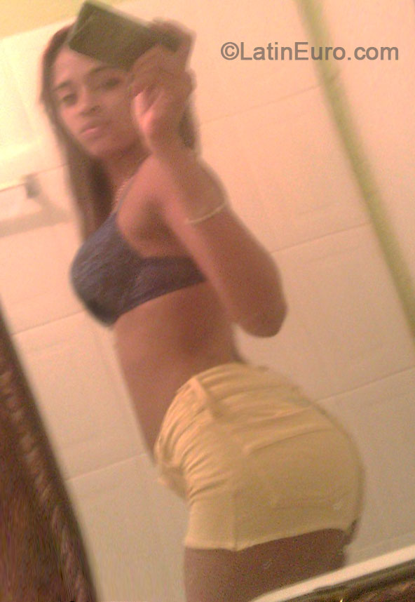 Date this attractive Dominican Republic girl Paola from Santigo DO20014