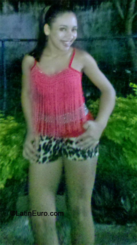 Date this good-looking Brazil girl Grazy from Brasilia BR9026