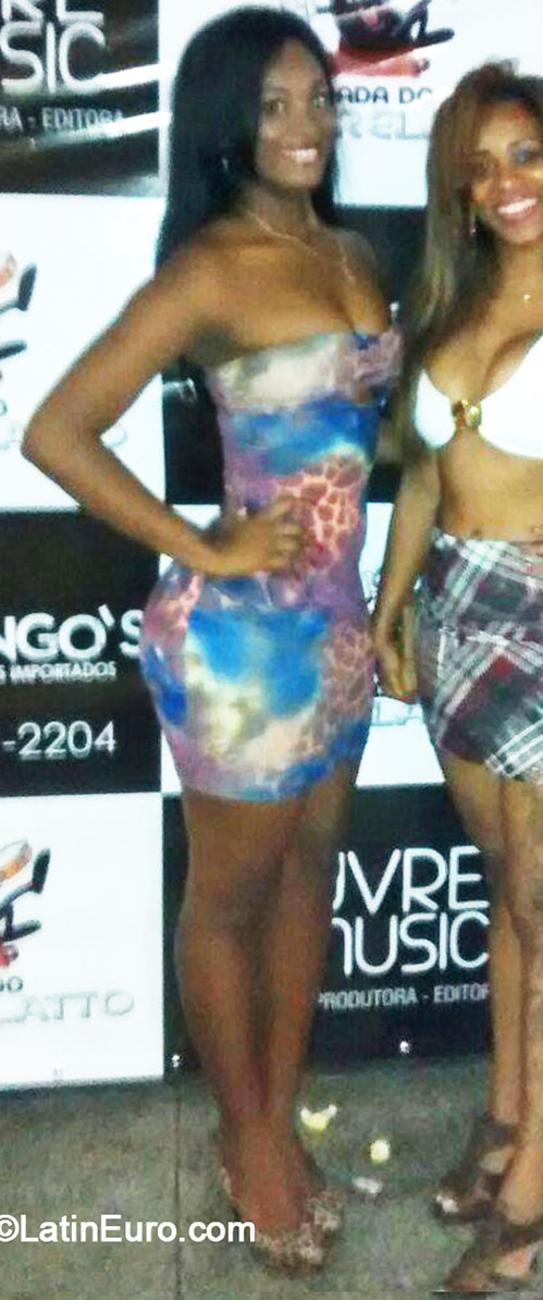 Date this pretty Brazil girl Cintia from Rio De Janeiro BR9039