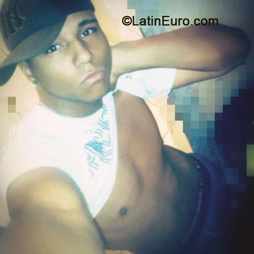 Date this tall Brazil man Clayton from Resende BR9045