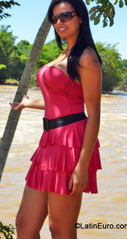 Date this tall Brazil girl Flavia from Goiania BR9053