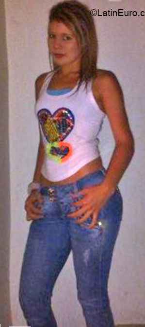 Date this funny Colombia girl Maryuri from Cali CO16334