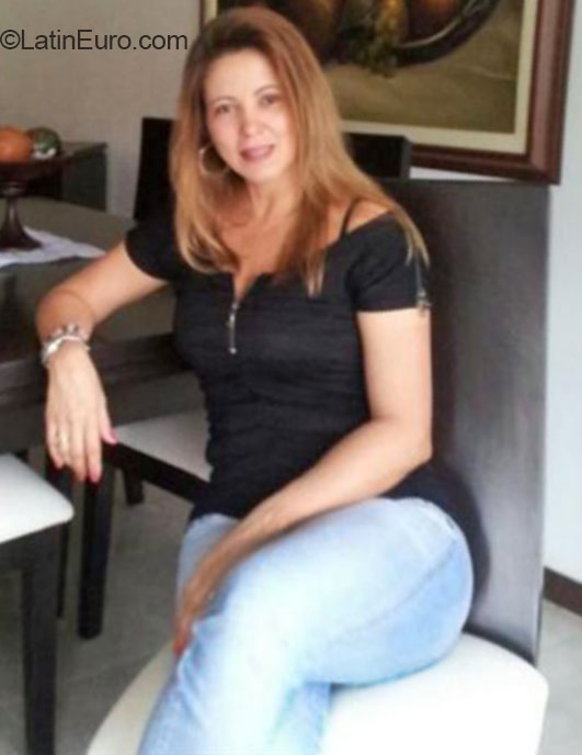 Date this sultry Colombia girl Patricia from Cali CO16448