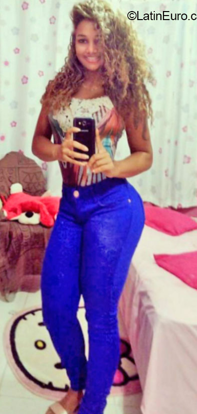 Date this foxy Brazil girl Loise from Rio De Janeiro BR9088
