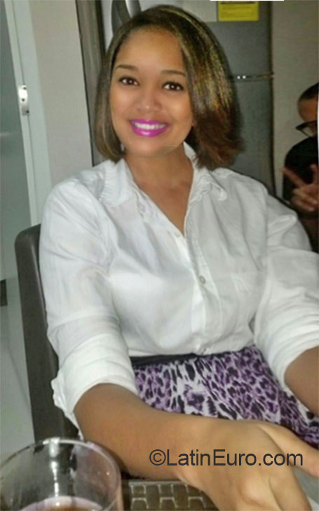 Date this hot Dominican Republic girl Mariah from Santo Domingo DO20369