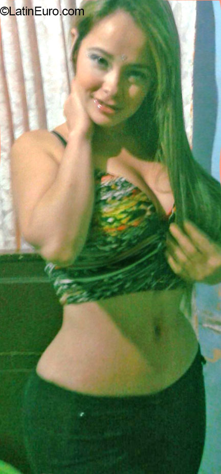 Date this voluptuous Colombia girl Andrea from Pereira CO16475