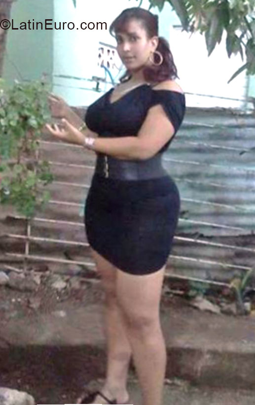 Date this stunning Dominican Republic girl Nicaury from Santiago DO20591