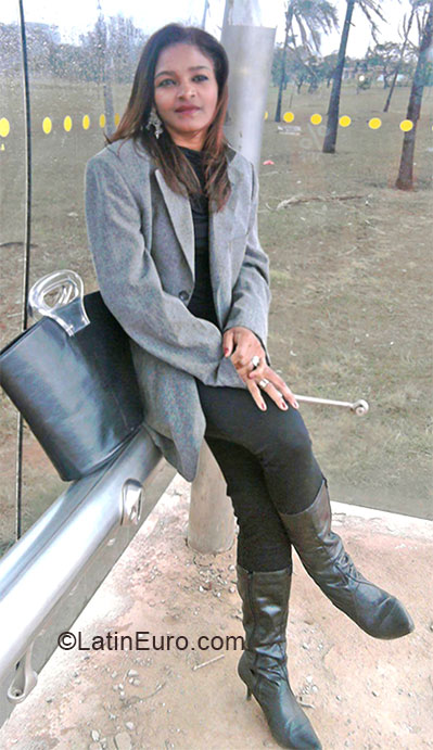 Date this sensual Brazil girl Waldetie from Brasilia BR9123