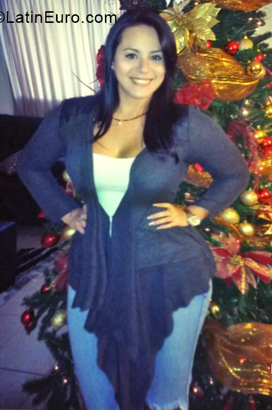 Date this nice looking Venezuela girl Nixa from Valencia VE334