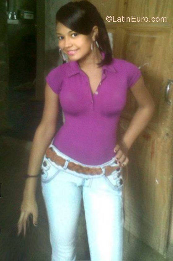 Date this athletic Dominican Republic girl Maris Cristina from Santo Domingo DO20652