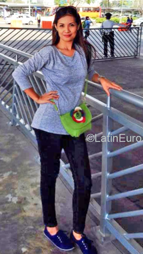 Date this sensual Philippines girl Edgiely from Manila PH737