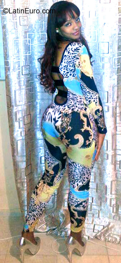 Date this nice looking Dominican Republic girl Yaniria from santo domingo DO20714