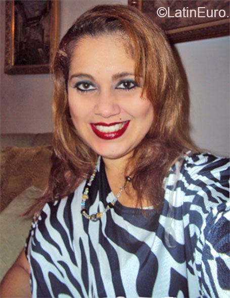 Date this happy Venezuela girl Mary Claudia from Caracas VE345