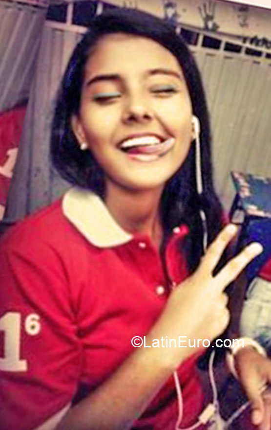 Date this exotic Colombia girl Viviana from Bucaramanga CO16625