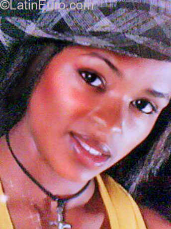 Date this beautiful Colombia girl Yulisa from Medellin CO16648