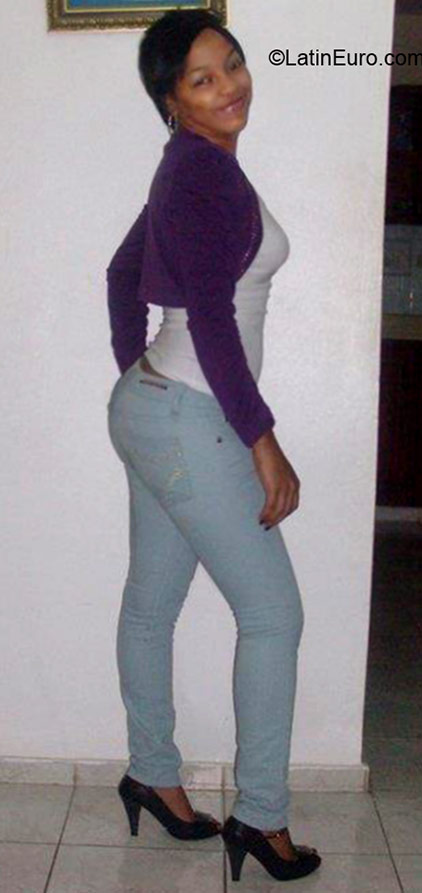 Date this delightful Dominican Republic girl Yamiry from Santo Domingo DO20878