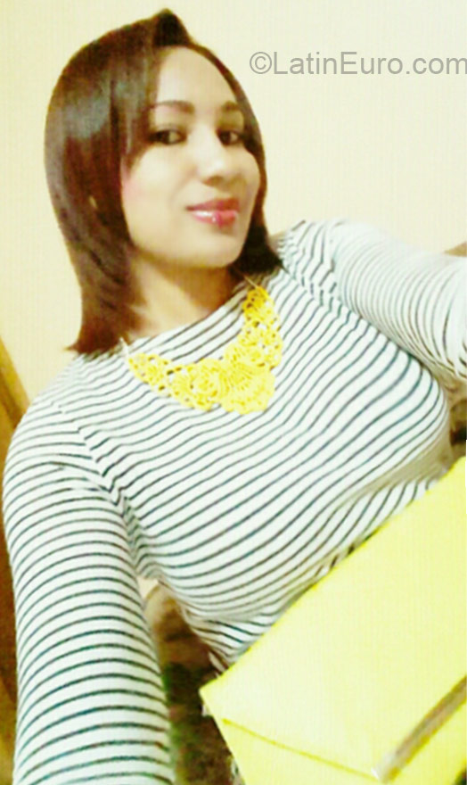 Date this good-looking Honduras girl Alina from La Ceiba HN1393