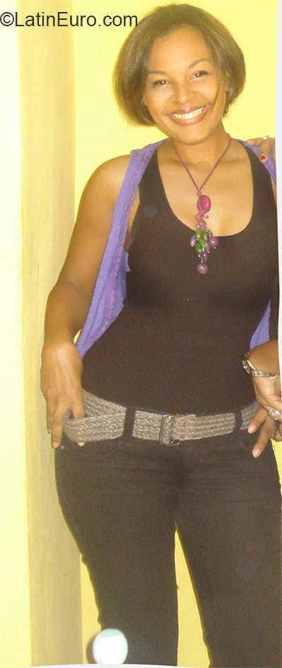 Date this young Dominican Republic girl Lorena from Santo Domingo DO20901