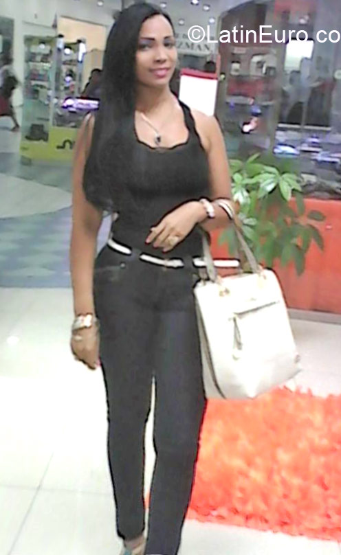 Date this sultry Dominican Republic girl Estefania from Santo Domingo DO20968