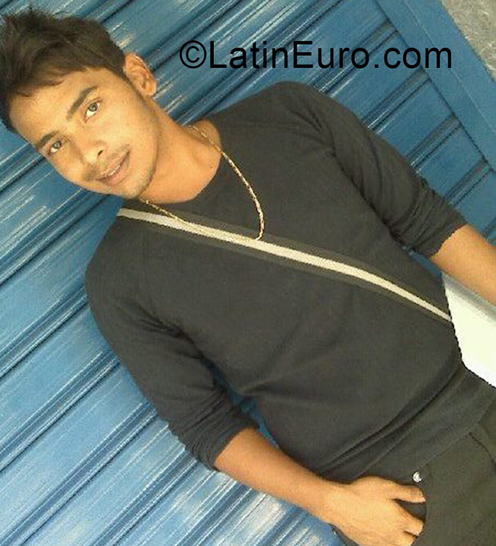 Date this happy Venezuela man Karlos from Maracay VE371