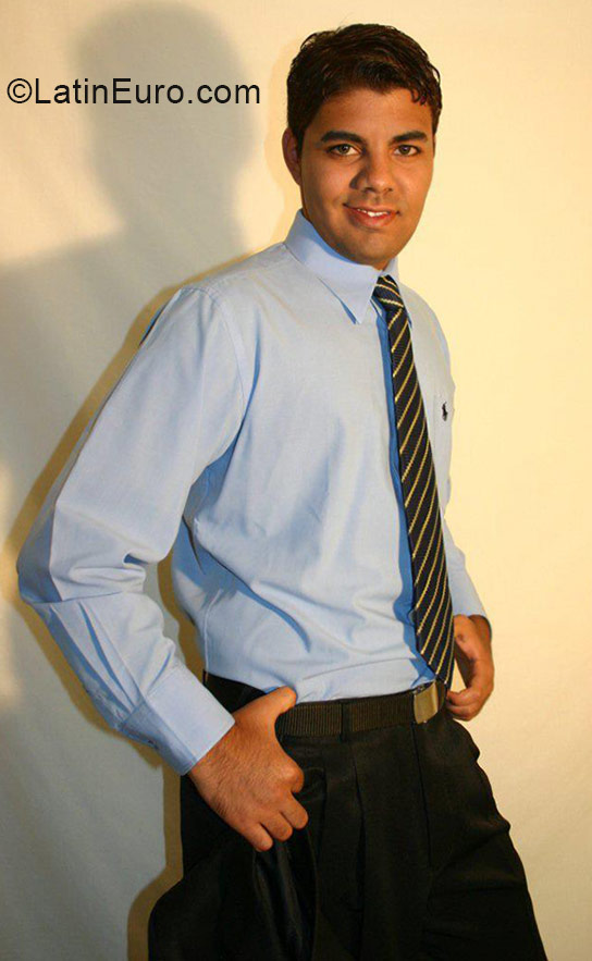 Date this delightful Panama man Bryan from Panama City PA527