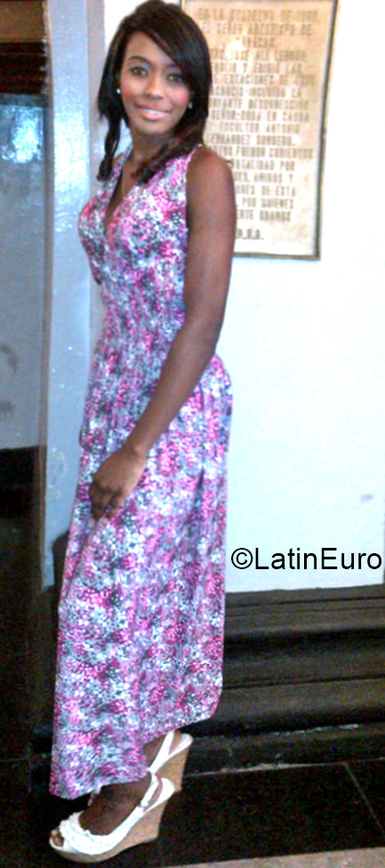 Date this sensual Colombia girl Jhoanna from Cali CO16766