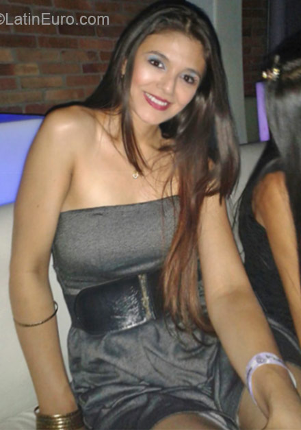 Date this sensual Colombia girl Mariluth from Cali CO16768