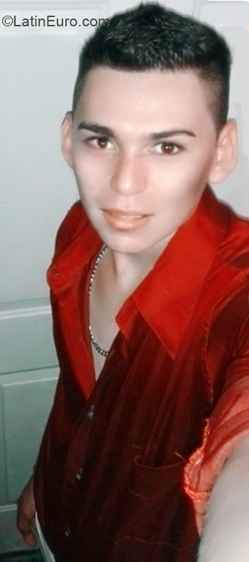 Date this stunning Honduras man Ramos from La Lima HN1416