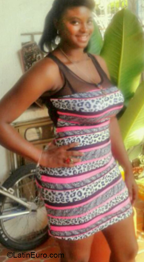 Date this pretty Colombia girl Esnay from Cali CO16811