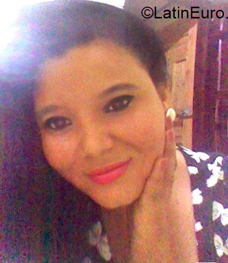 Date this attractive Honduras girl Meliza from Tegucigalpa HN1550