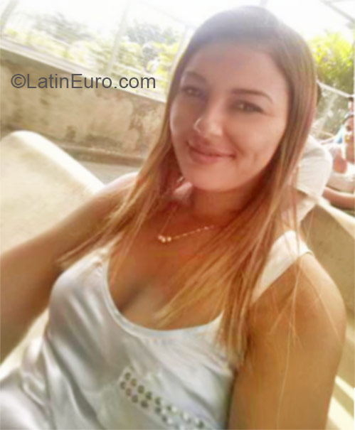 Date this voluptuous Brazil girl Adriana from Sao Paulo BR9193