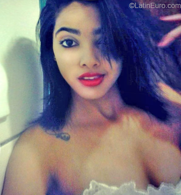 Date this foxy Brazil girl Milena from Senhor Do Bonfim BR9194