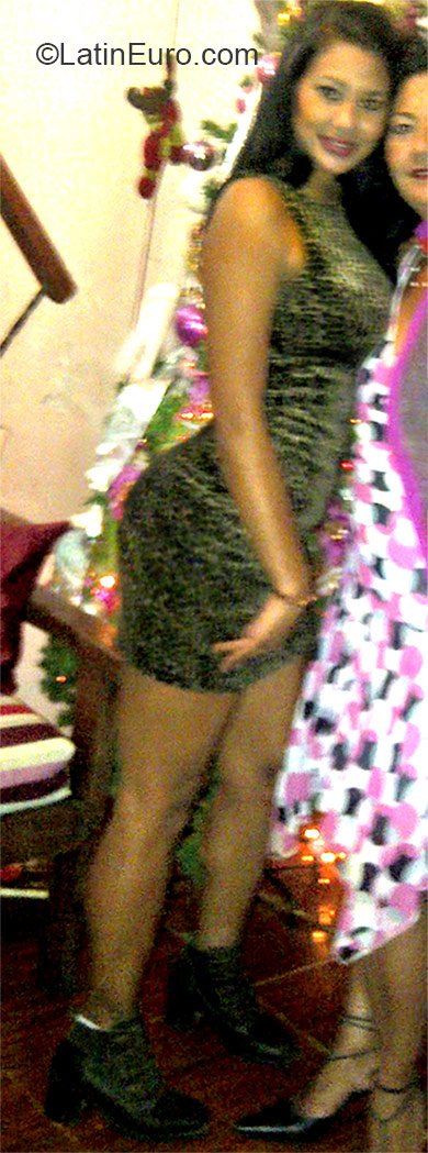 Date this stunning Venezuela girl Genesis from Los Teques VE390