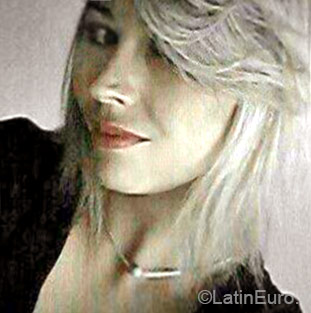 Date this good-looking Brazil girl Ana Carina from Sao Paulo BR9198