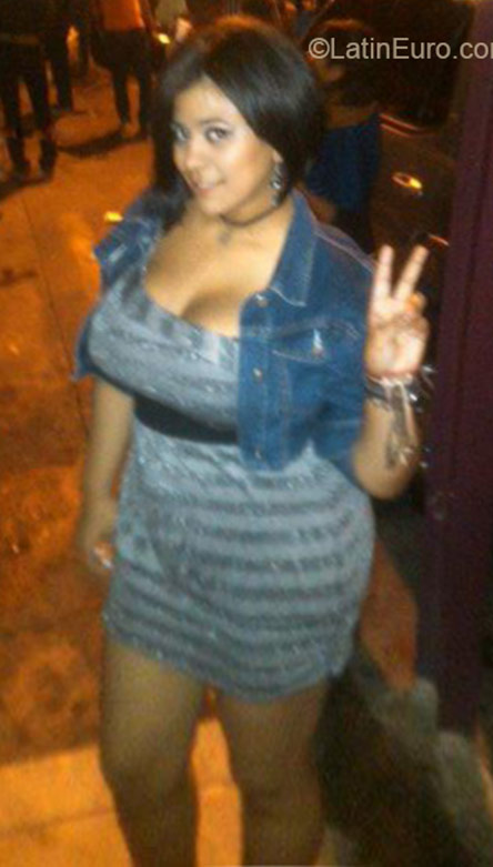 Date this good-looking Dominican Republic girl Nairo from Santo Domingo DO21182