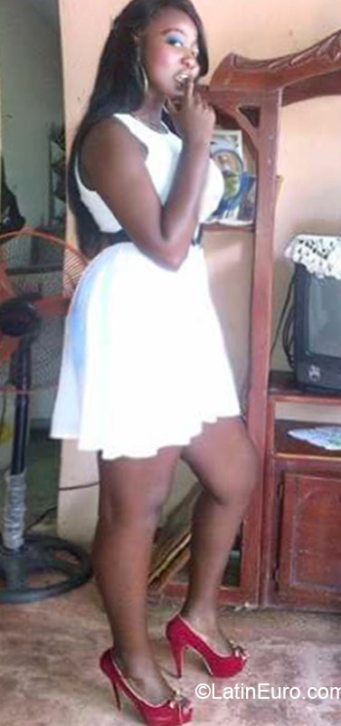 Date this fun Dominican Republic girl Thania from Santo Domingo DO21186