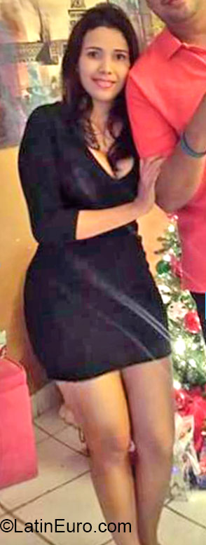 Date this lovely Colombia girl Vera from barranquilla CO16869