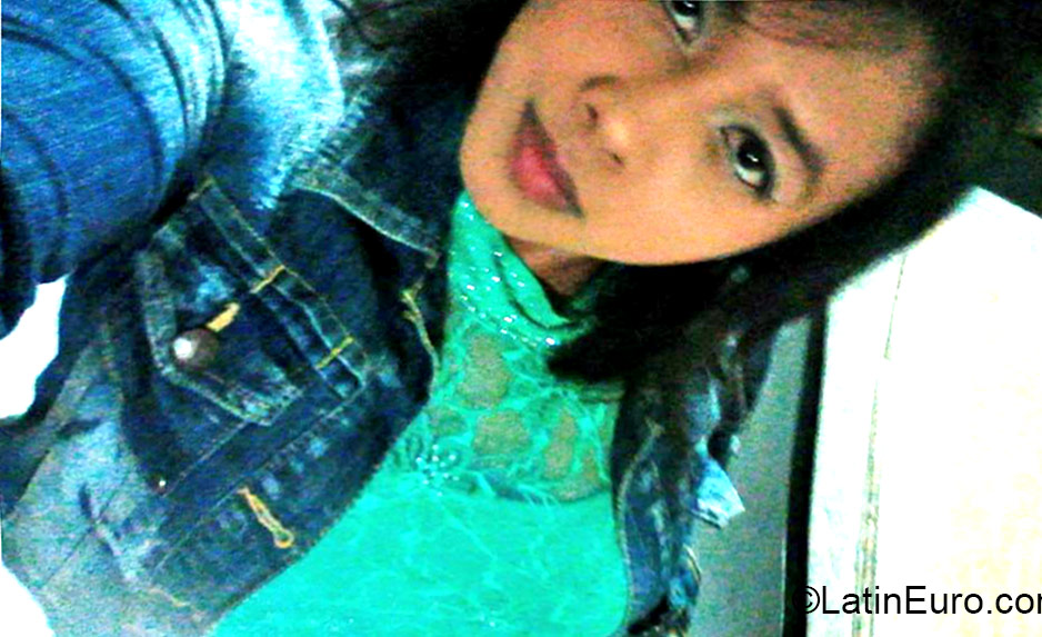 Date this nice looking Colombia girl Karina from Bogota CO16915