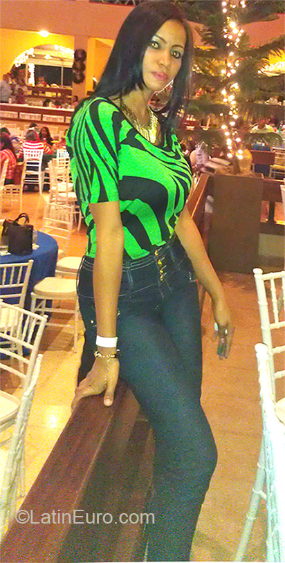 Date this charming Dominican Republic girl Ingrid from Santo Domingo DO21282