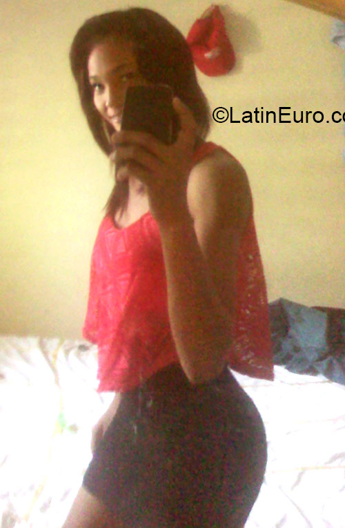 Date this sultry Dominican Republic girl Dayana from Santo Domingo DO21301